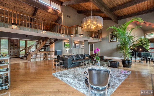 37 E Saddle River Rd, Saddle River, NJ 07458
