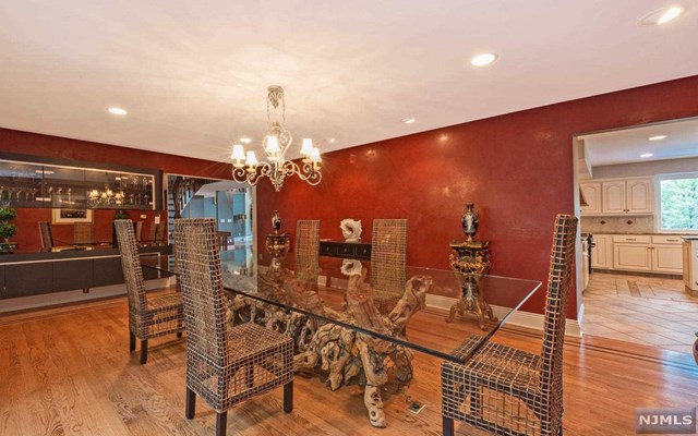 37 E Saddle River Rd, Saddle River, NJ 07458