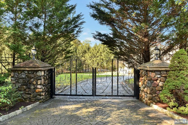 229 E Saddle River Rd, Saddle River, NJ 07458