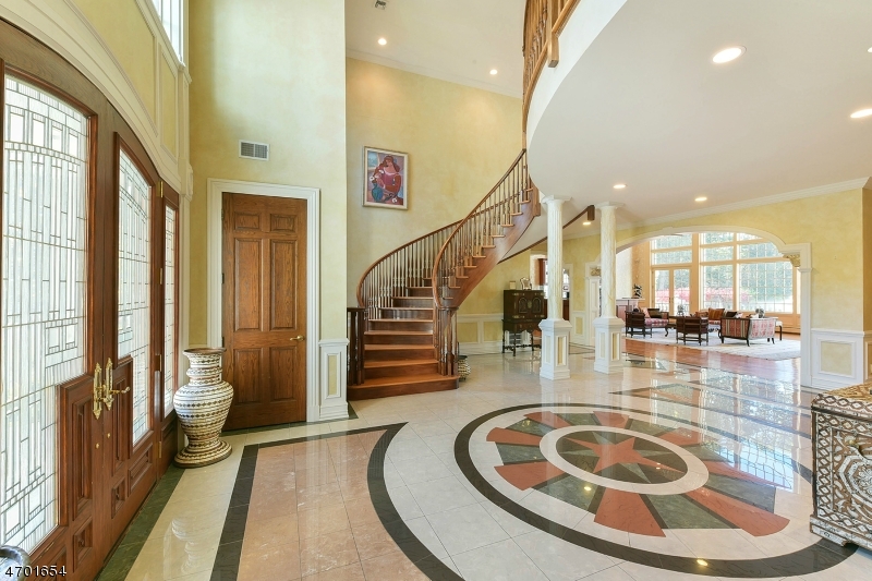 229 E Saddle River Rd, Saddle River Boro, NJ 07458