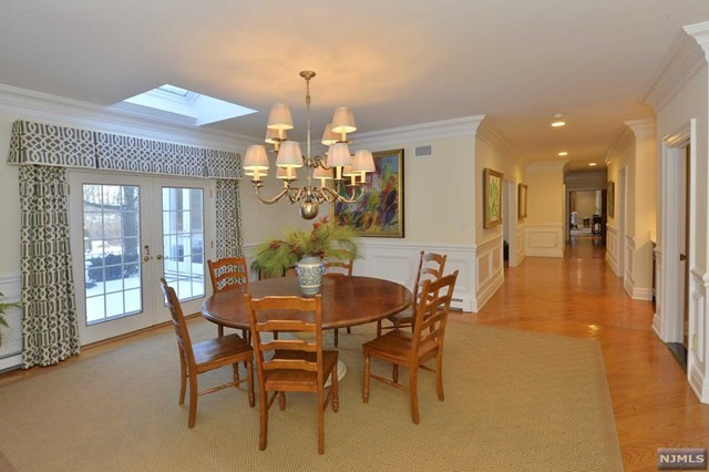 4 High Meadow Rd, Saddle River, NJ 07458