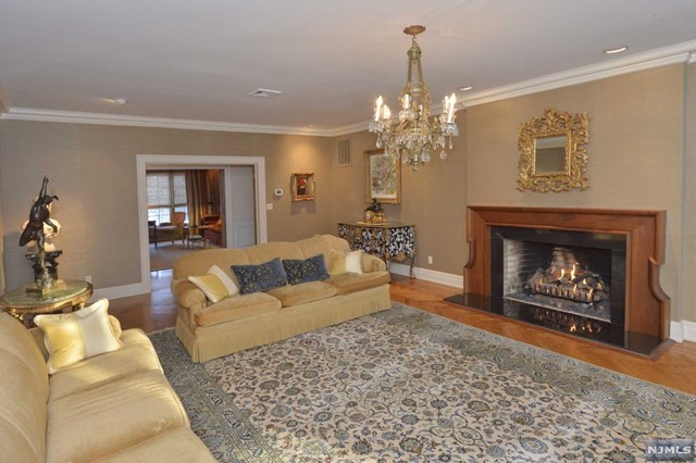 4 High Meadow Rd, Saddle River, NJ 07458