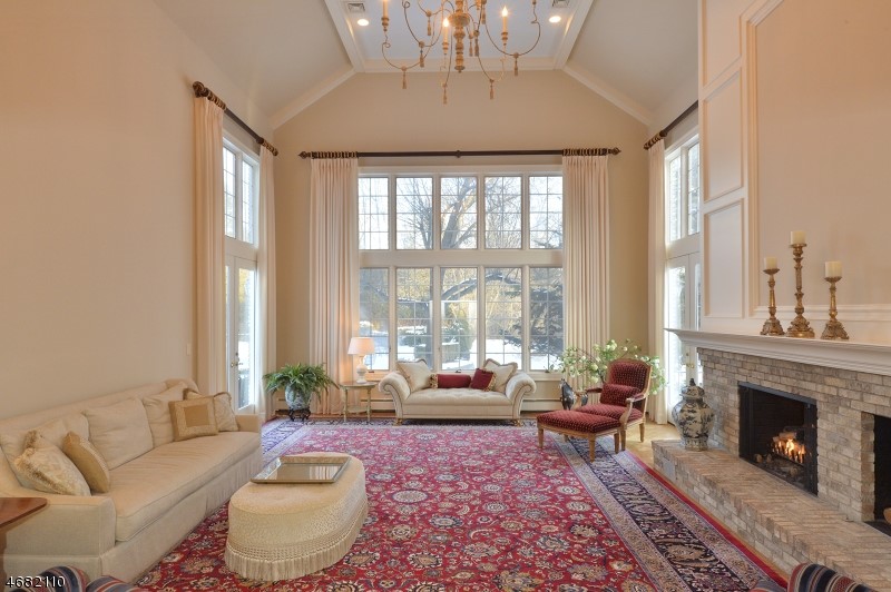 4 High Meadow Rd, Saddle River Boro, NJ 07458
