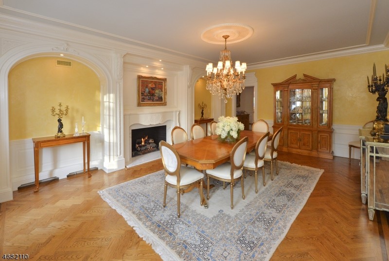4 High Meadow Rd, Saddle River Boro, NJ 07458