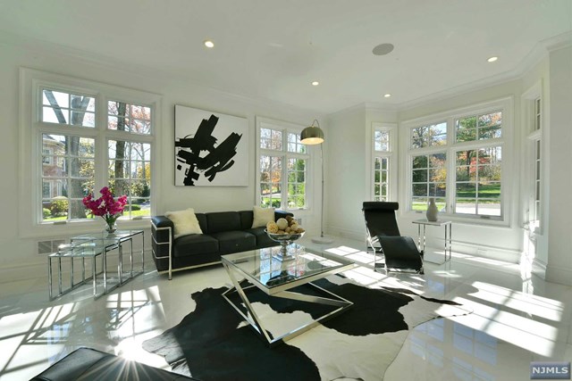 18 Glen Carl Rd, Upper Saddle River, NJ 07458