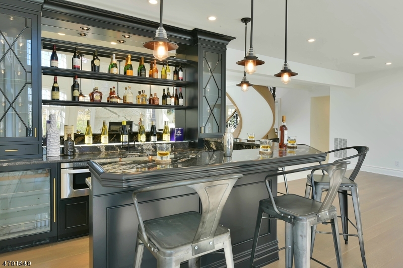 18 Glen Carl Rd, Upper Saddle River Boro, NJ 07458