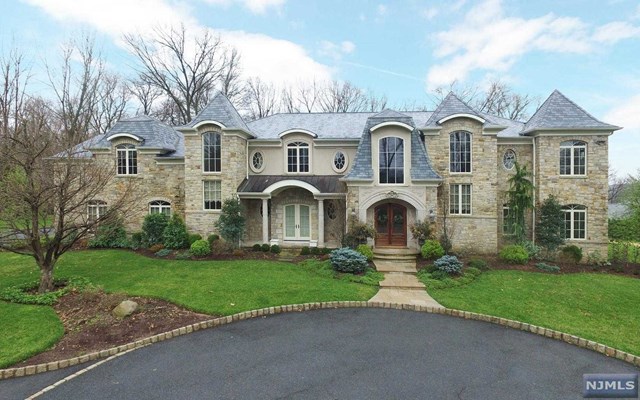 12 Old Woods Rd, Saddle River, NJ 07458