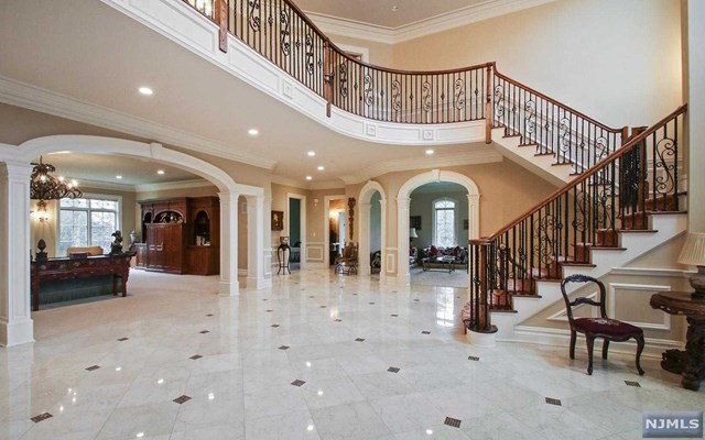12 Old Woods Rd, Saddle River, NJ 07458