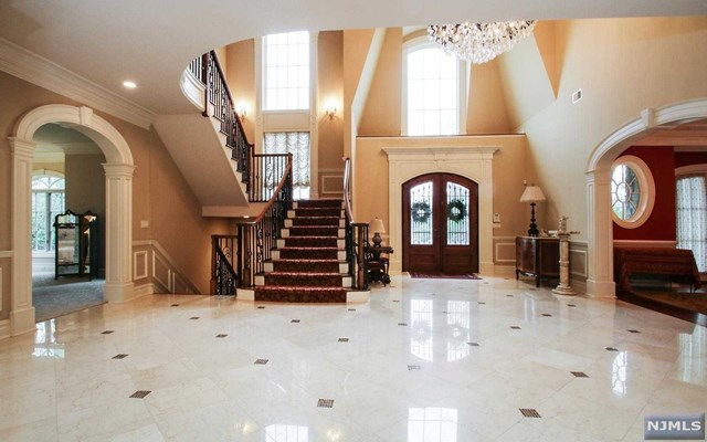 12 Old Woods Rd, Saddle River, NJ 07458