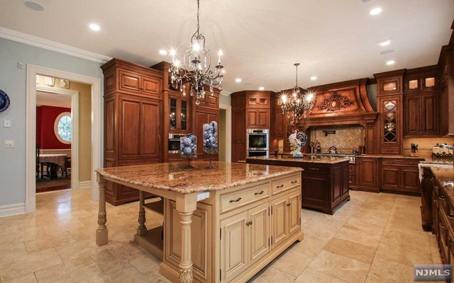 12 Old Woods Rd, Saddle River, NJ 07458