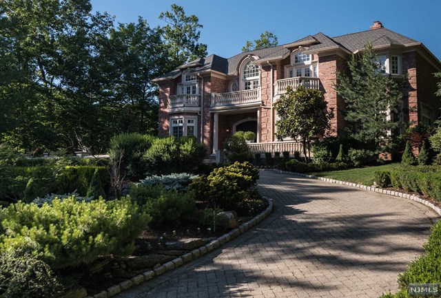 6 Bristol Ct, Alpine, NJ 07620