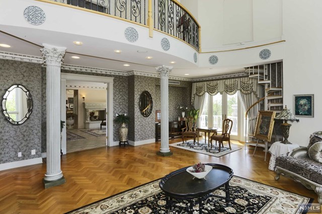 90 Huyler Landing Rd, Cresskill, NJ 07626