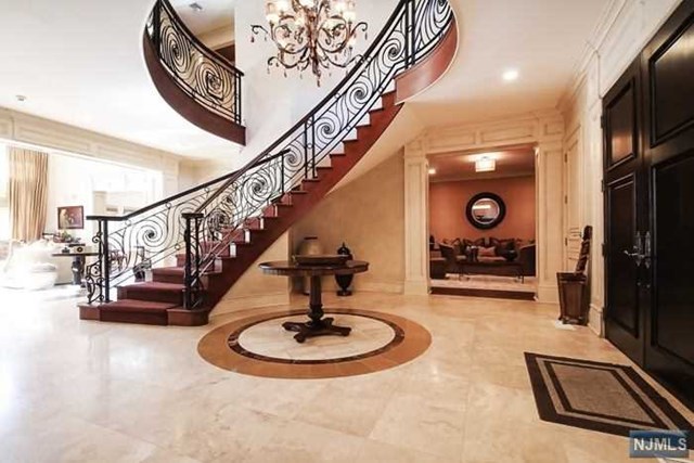 174 Vaccaro Dr, Cresskill, NJ 07626