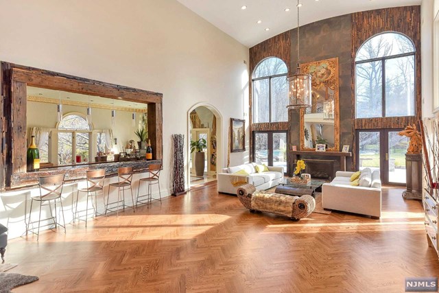 142Hoover Dr, Cresskill, NJ 07626