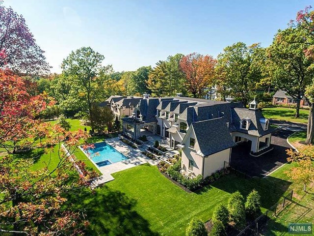 121Deerfield Dr, Tenafly, NJ 07670