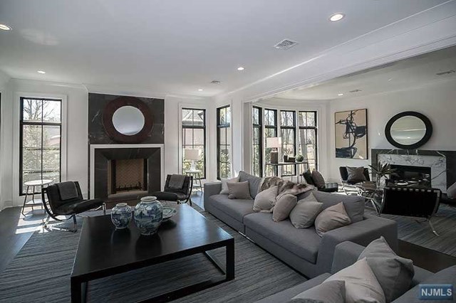 121Deerfield Dr, Tenafly, NJ 07670