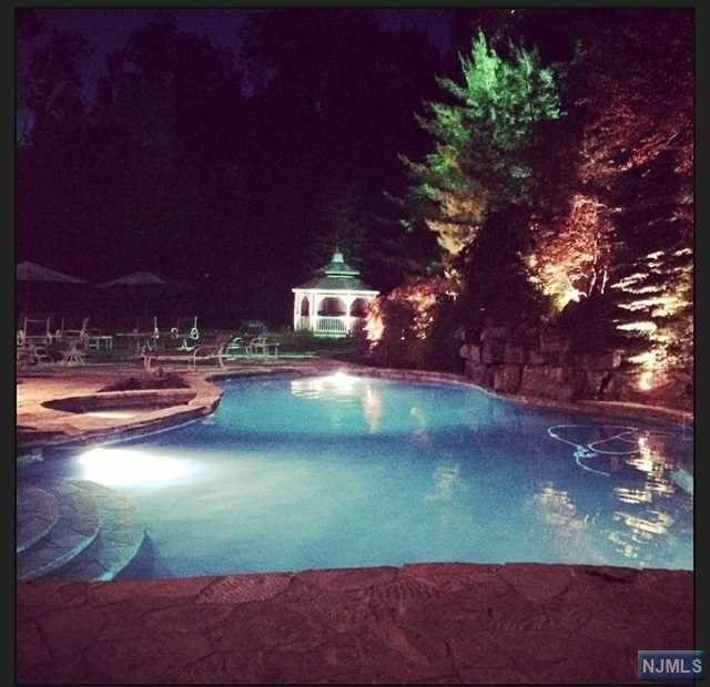 37-2 Wescott St, Old Tappan, NJ 07675