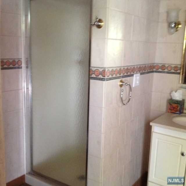 37-2 Wescott St, Old Tappan, NJ 07675