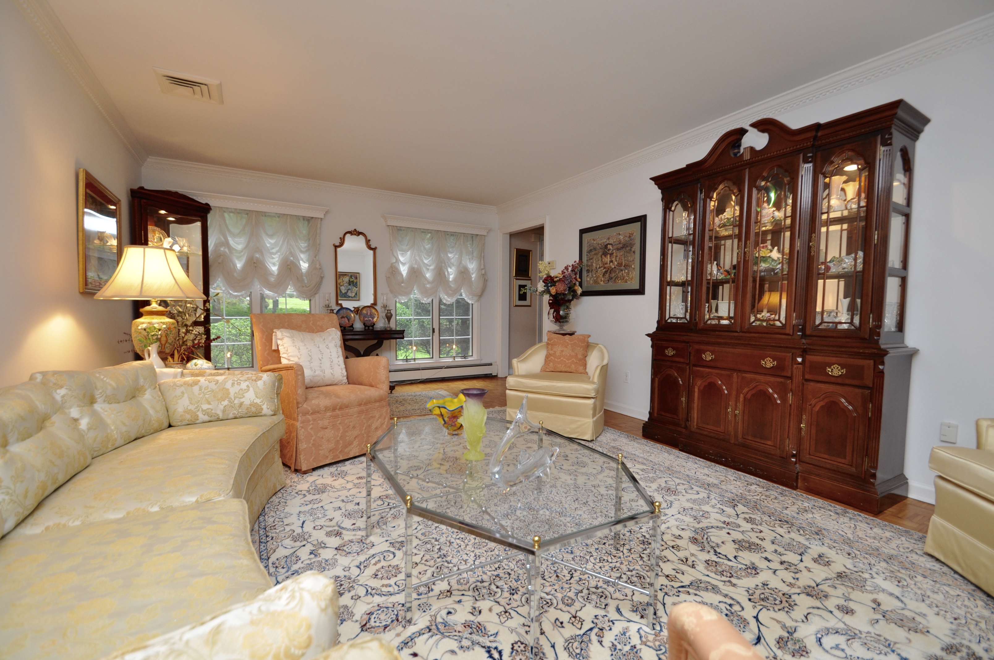 11 Fairway Lane, Old Tappan, NJ 07675