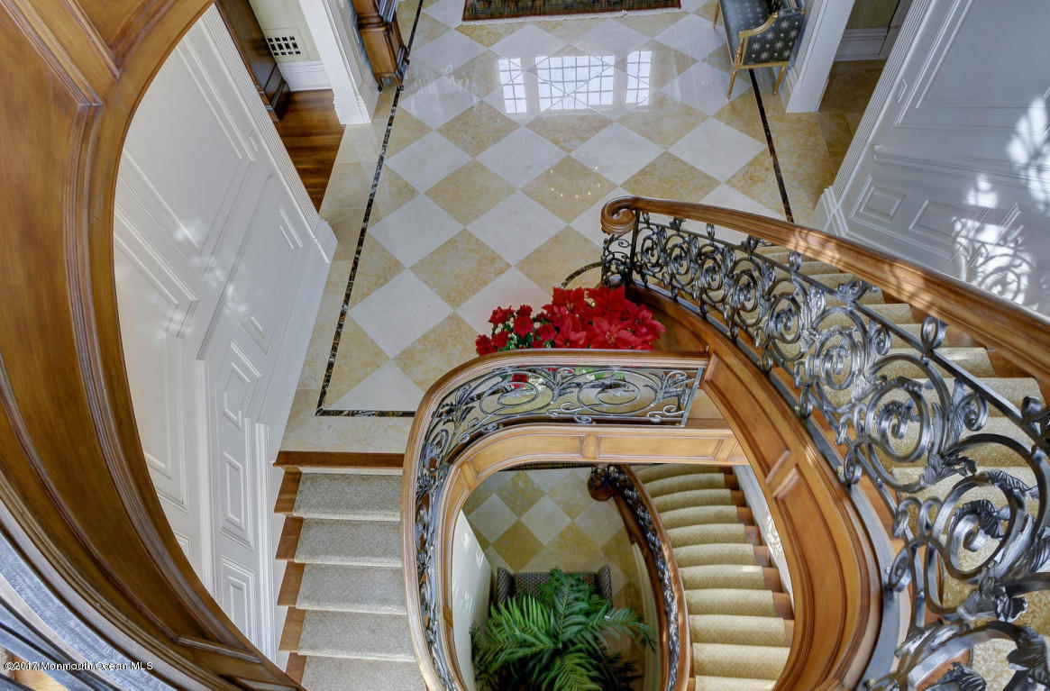 174 Conover Lane, Middletown, NJ 07748