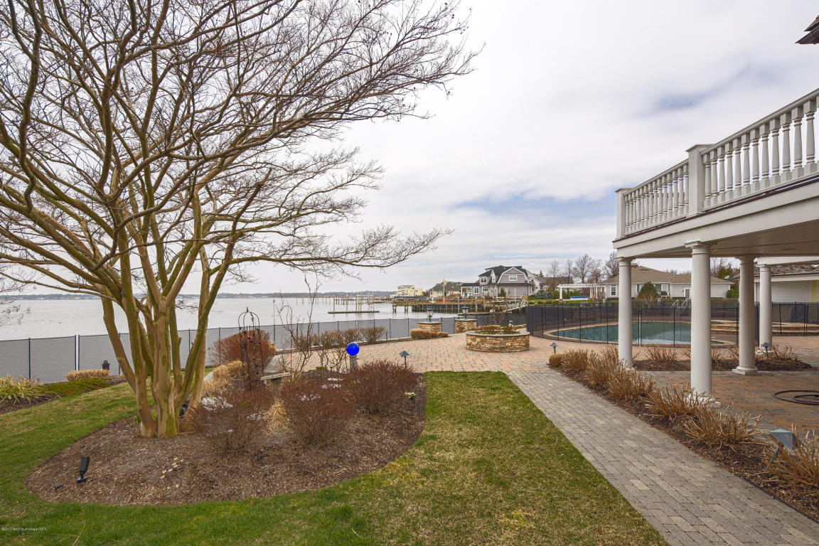 24 Gull Point Road, Monmouth Beach, NJ 07750