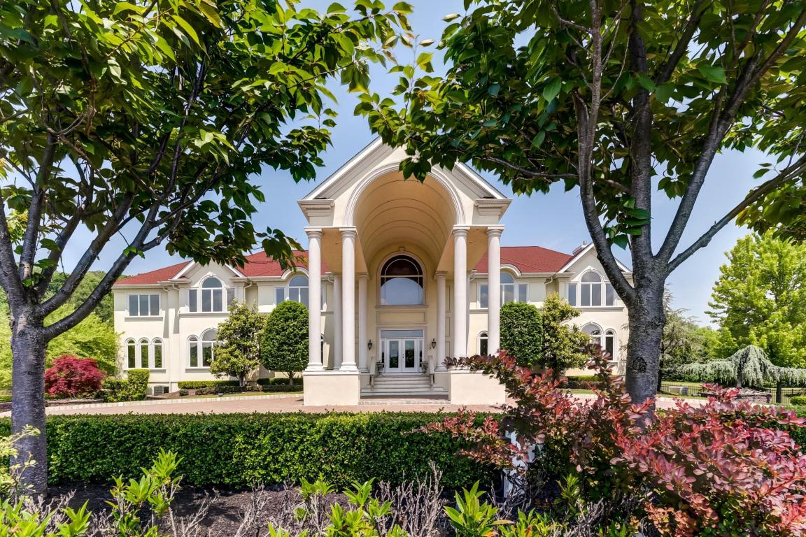 8 Palazzo Grande, Morganville, NJ 07751