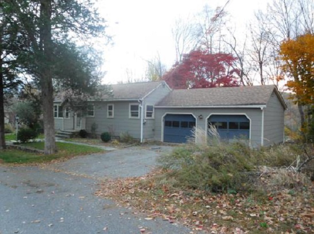14 Pine DrBelvidere, NJ, 07823Warren County