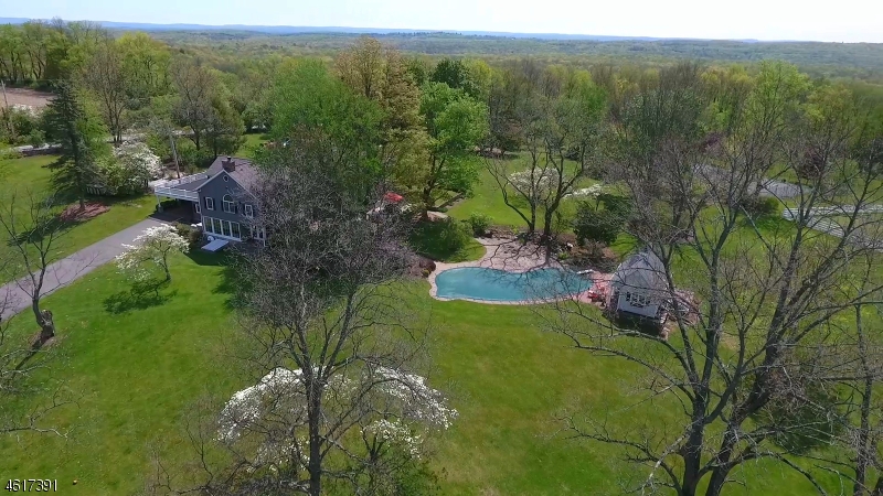 20 Dickson Rd, Hampton Twp., NJ 07860