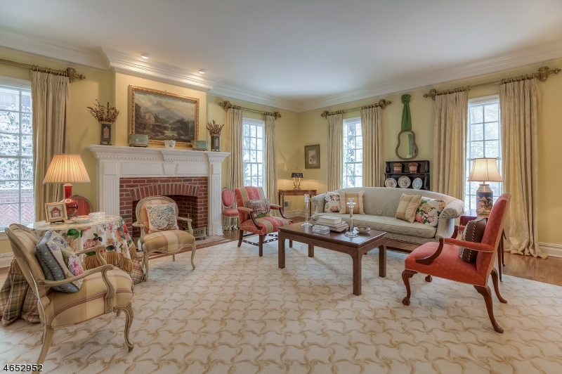 65 Fernwood Rd, Summit City, NJ 07901