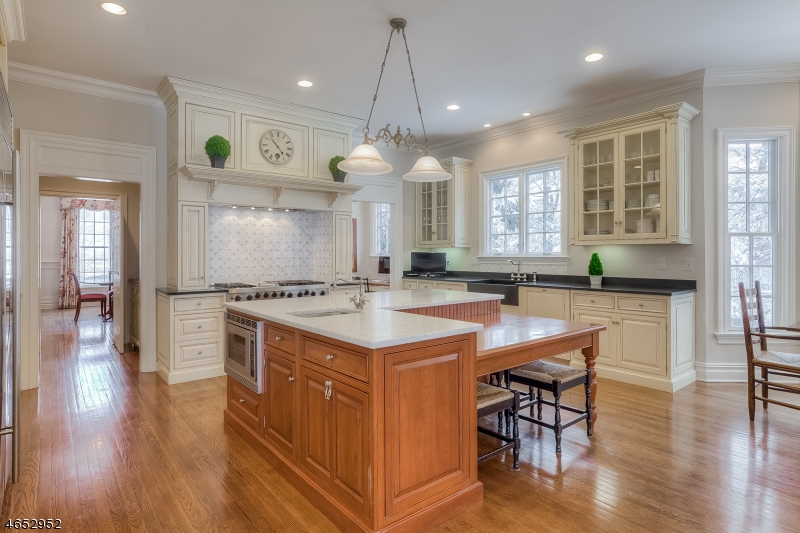 65 Fernwood Rd, Summit City, NJ 07901