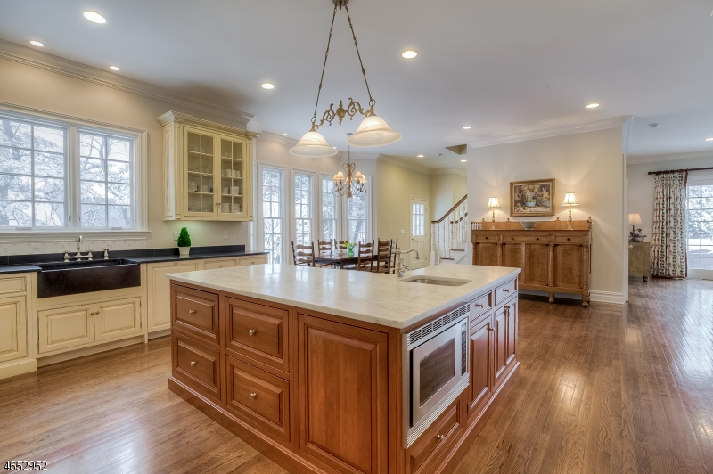65 Fernwood Rd, Summit City, NJ 07901