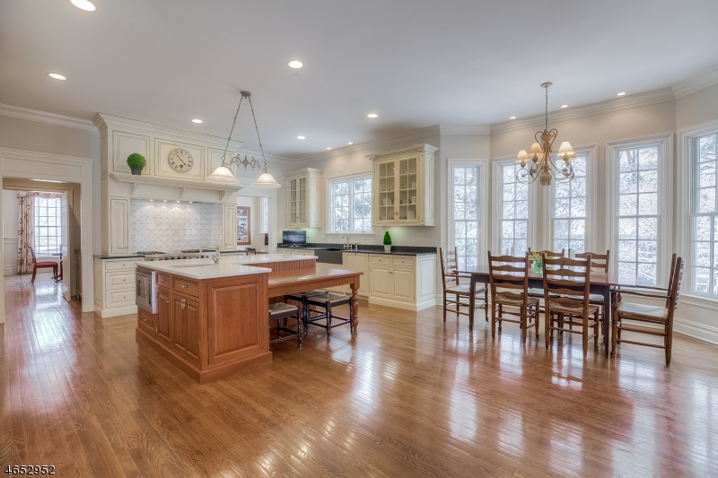 65 Fernwood Rd, Summit City, NJ 07901