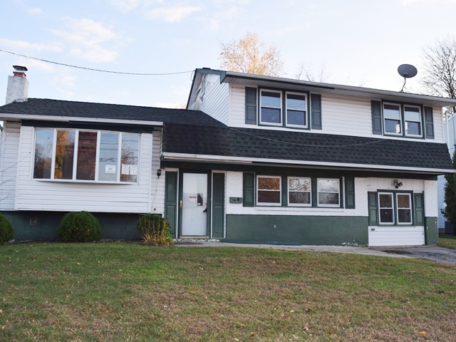 402 Cardinal RdEdgewater Park, NJ, 08010Burlington County