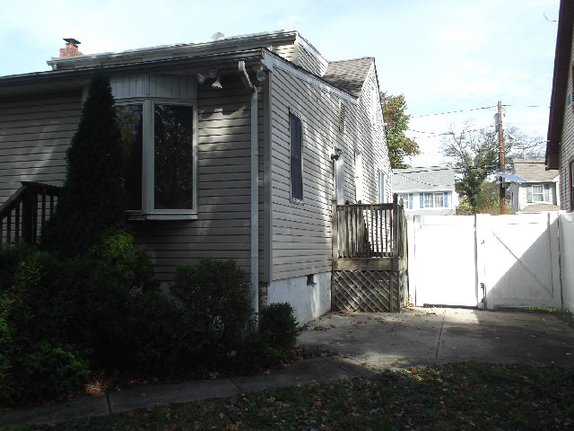 236 Elm AvenueMaple Shade, NJ, 08052Burlington County
