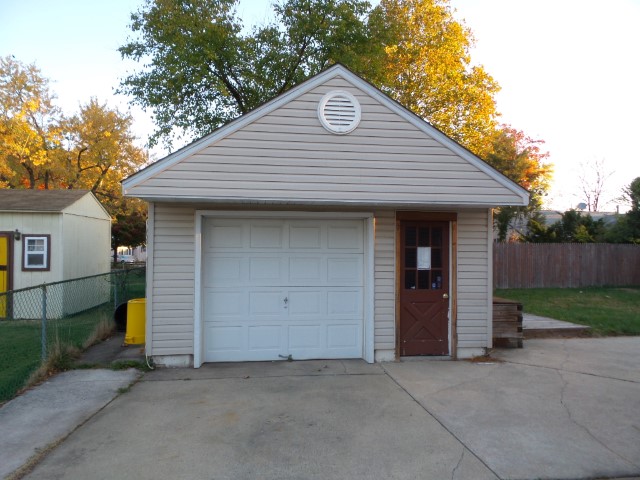 3 Woodbine AveMaple Shade, NJ, 08052Burlington County