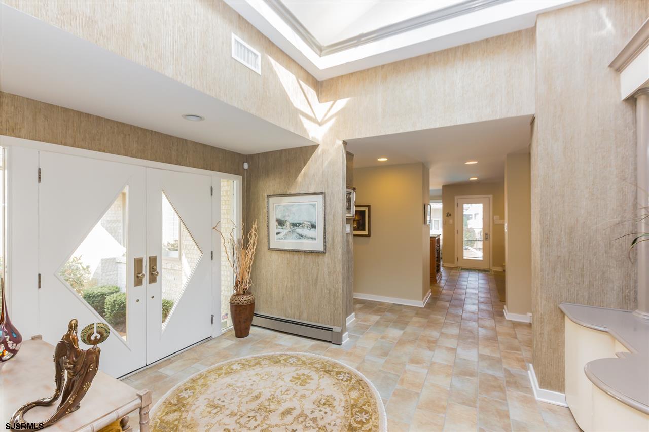 8110 Bayshore Dr, Margate, NJ 08402