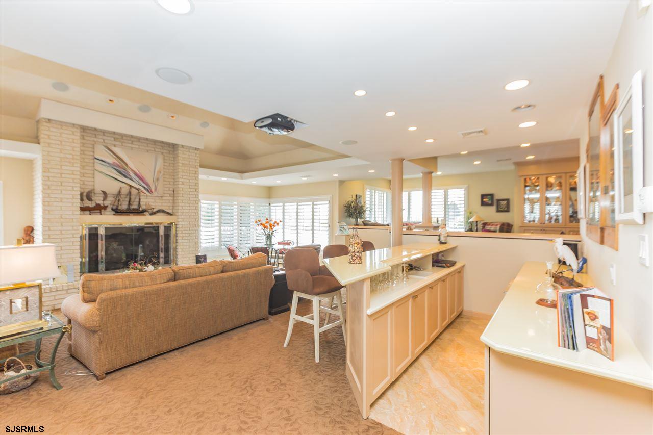 8110 Bayshore Dr, Margate, NJ 08402