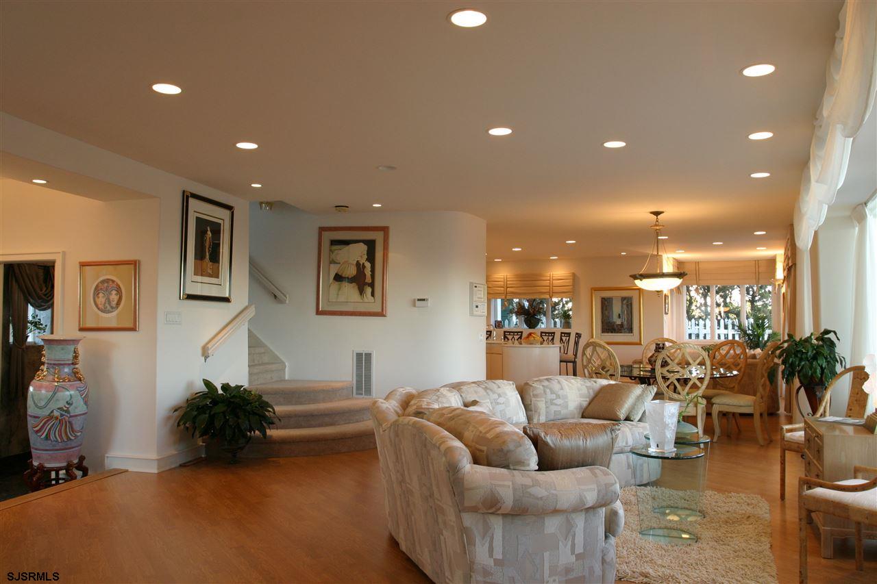 111 S Union Ave, Margate, NJ 08402