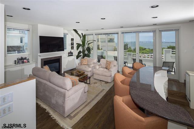 4 Point Dr, Longport Borough, NJ 08403