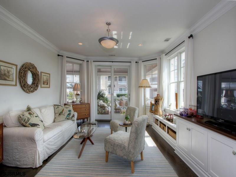 112 S Dorset Ave, Ventnor, NJ 08406