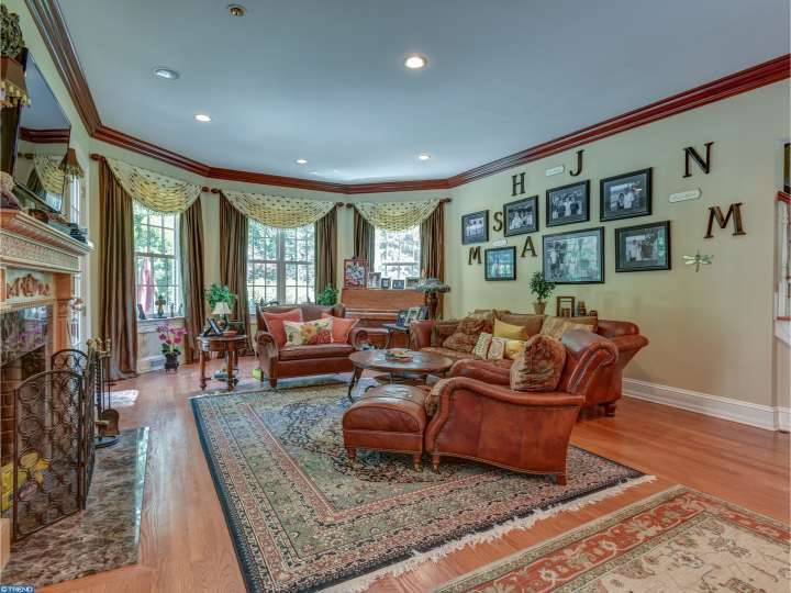 8 PLAYERS LN, Princeton, NJ 08540
