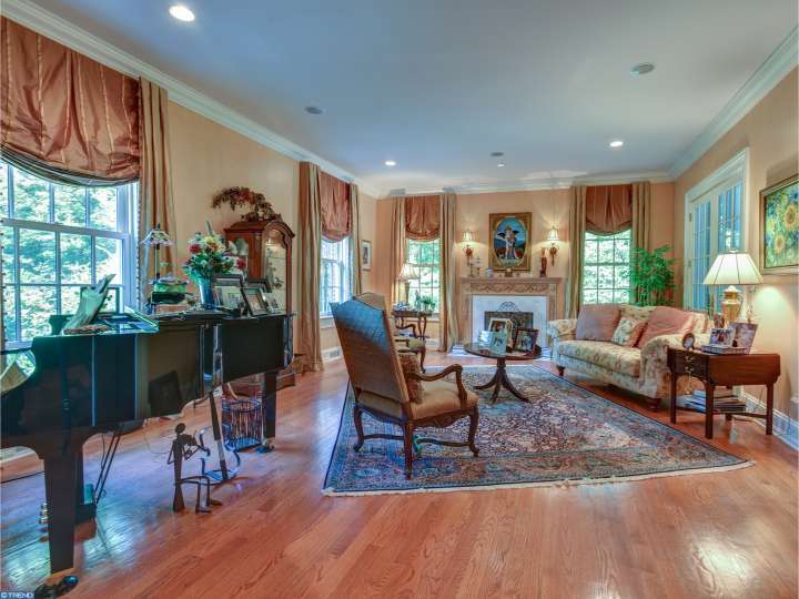 8 PLAYERS LN, Princeton, NJ 08540
