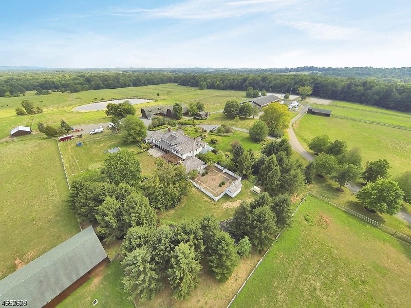39 Felmley Rd, Tewksbury Twp., NJ 08858