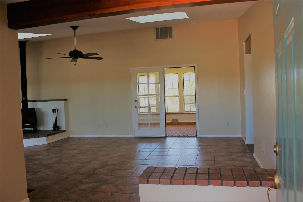 164 Square H Road, Edgewood, NM 87015