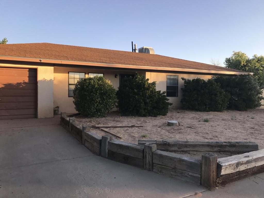 807 Lancelot Street, Los Lunas, NM 87031