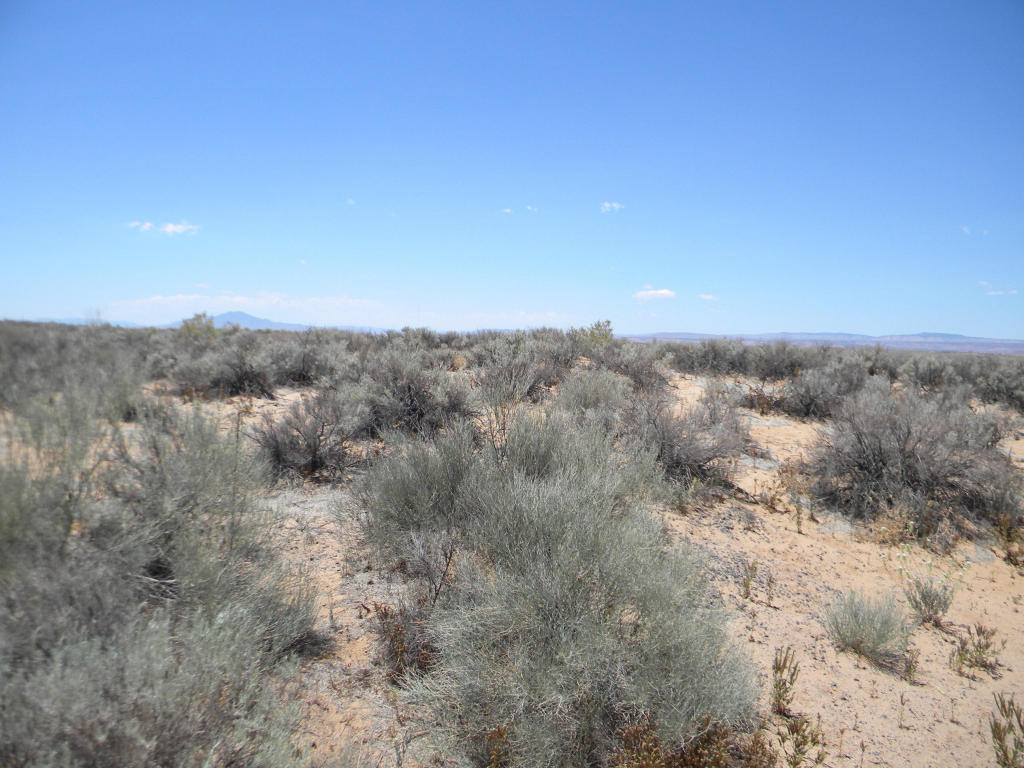 36 Espejo Road, Los Lunas, NM 87031
