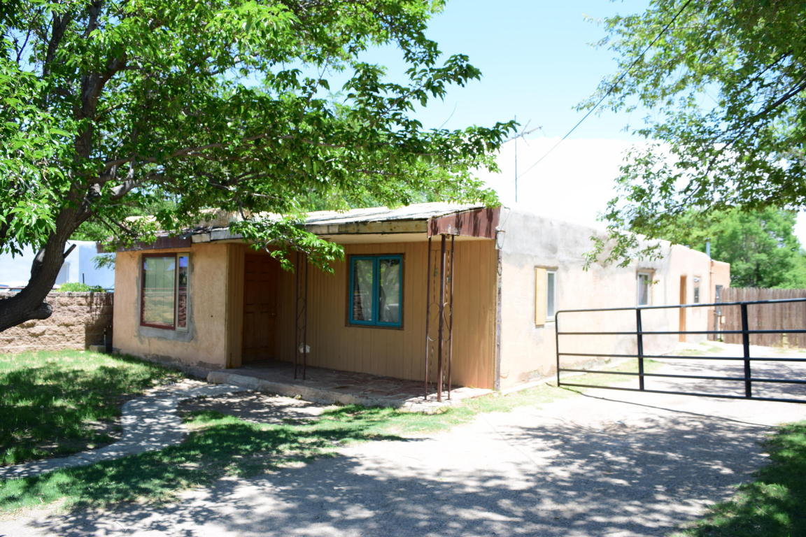 504 Los Lentes Road SE, Los Lunas, NM 87031