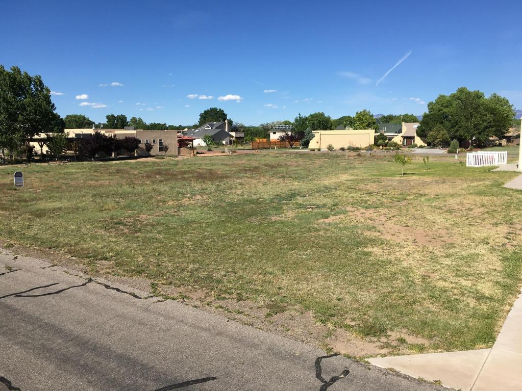 29 Elaine Drive, Los Lunas, NM 87031