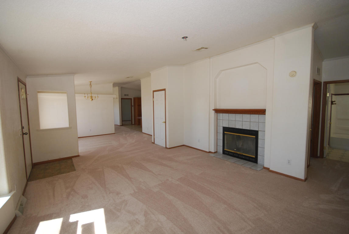 95 Madrid Avenue, Moriarty, NM 87035
