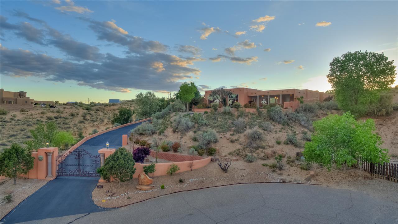 410 Joaquin Ct, Corrales, NM 87048